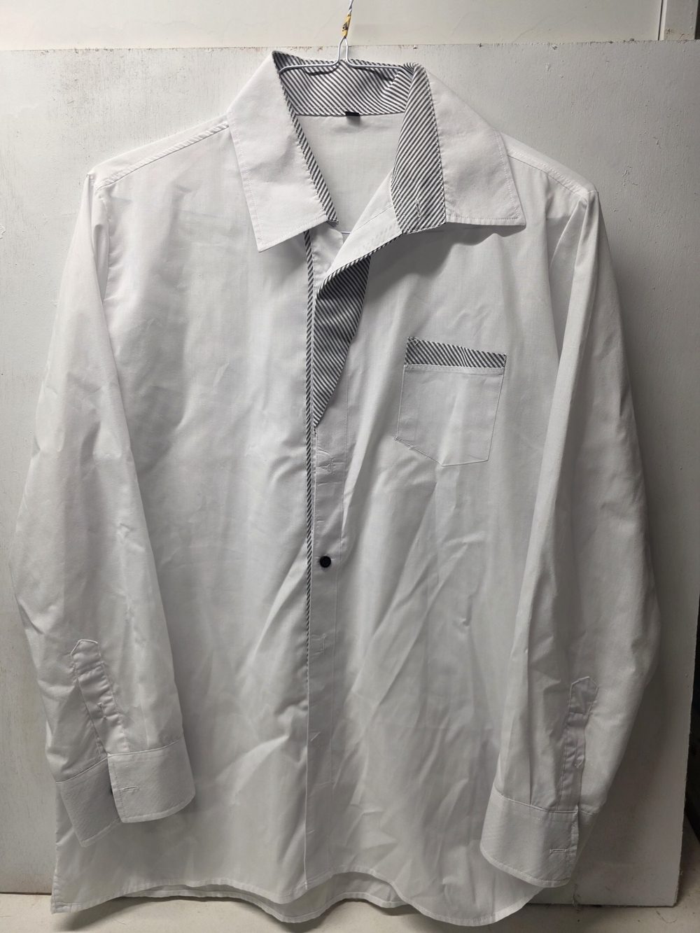 Classic White Men's Dress Shirt with Contrast Trim - Size Large
